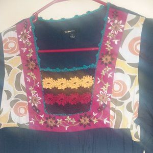 Double Zero Embroidered Floral Dress size Medium Womens Juniors Long Sleeve